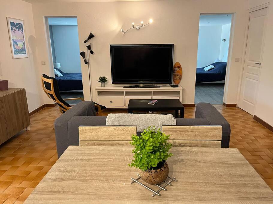 Bas De Villa 70M2 Independant Avec Espace Jacuzzi Prive Le Lavandou Εξωτερικό φωτογραφία